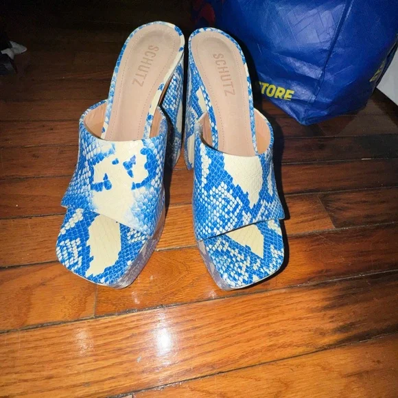 SCHUTZ Vibrant Blue Snake Print Platform Heels - Picture 3 of 3